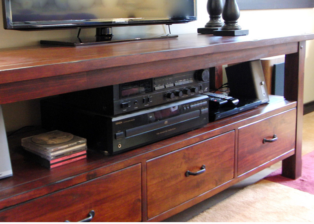 Mendocino Vacation Rental Red Barn Retreat Entertainment System